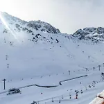 Communion Avec La Nature - Au Pied Des Pistes *